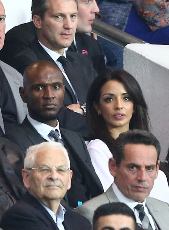 Eric Abidal et sa femme Hayet Kebir - People assistent au quart finale de la Ligue des Champions de football au Parc des Princes entre le PSG et le FC Barcelone à Paris le 15 avril 2015.