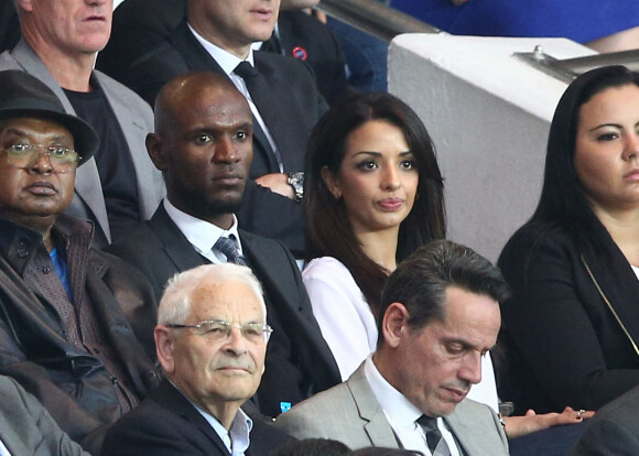 Eric Abidal et sa femme Hayet Kebir - People assistent au quart finale de la Ligue des Champions de football au Parc des Princes entre le PSG et le FC Barcelone à Paris le 15 avril 2015.