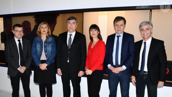 Exclusif - Denis Carreaux (directeur des rédactions du Groupe Nice-Matin: Nice-Matin, Var-Matin, Monaco-Matin et sites internet), Armelle Le Goff (directrice de la rédactiobn · 20 Minutes France), Vadym Omelchenko (ambassadeur de l'Ukraine en France), Silvia Garcia (TV5MONDE), François-Xavier Lefranc (rédacteur en chef d'Ouest-France) et Cyril Viguier lors de l'émission "Face aux territoires" présentée par C.Viguier dans les studios de TV5 Monde à Paris, France, le 31 mars 2022. © Pierre Perusseau/Bestimage 