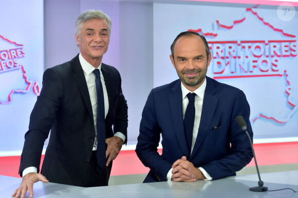 Le premier ministre Edouard Philippe invité de l'émission "Territoires d'Infos" présentée par Cyril Viguier sur la chaine Public Sénat, au Sénat, à Paris le 19 octobre 2017. © Giancarlo Gorassini/Bestimage