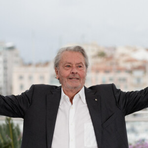 Photocall de la Palme d'or d'honneur à Alain Delon lors du 72ème Festival International du film de Cannes. Le 19 mai 2019 © Jacovides-Moreau / Bestimage 