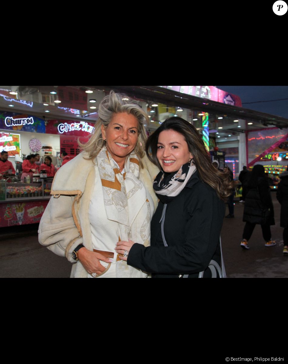 Exclusif - Caroline Margeridon avec sa fille Victoire - Lancement de l'édition 2022 de La Foire du Trône. Paris, le 1er avril 2022. © Philippe Baldini/Bestimage