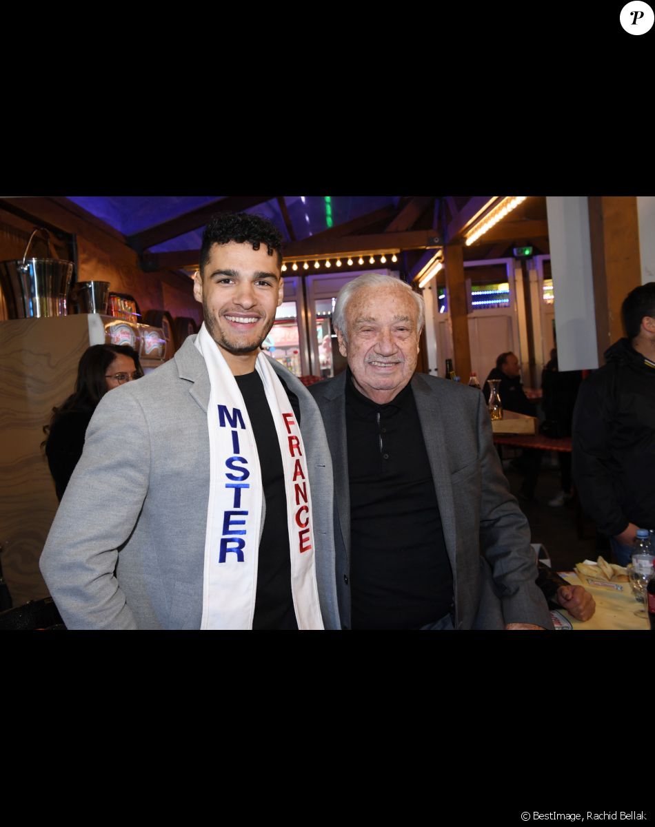 Exclusif - Lenny Tabourel, Mister France 2022 et Marcel Campion - Lancement de l'édition 2022 de La Foire du Trône. Paris, le 1er avril 2022. © Rachid Bellak/Bestimage