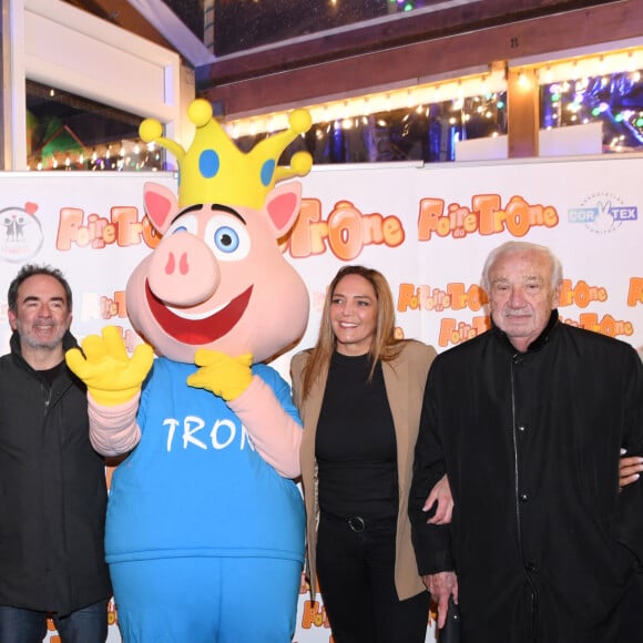 Exclusif - Jean-Luc Reichmann, Emmanuelle Pierre-Marie, maire du 12e arrondissement de Paris, Bruno Solo, la mascotte de La Foire du Trône, Singrid Campion, son père Marcel Campion et Caroline Margeridon - Lancement de l'édition 2022 de La Foire du Trône. Paris, le 1er avril 2022. © Rachid Bellak/Bestimage