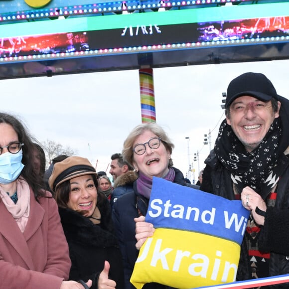 Exclusif - Emmanuelle Pierre-Marie, Lise, reine des forains, Romy, Miss Foire du Trône 2022, Sarah Abitbol, Martine Brousse, Jean-Luc Reichmann et Louis Joubert, président de la Foire du Trône - Lancement de l'édition 2022 de La Foire du Trône. Paris, le 1er avril 2022. © Rachid Bellak/Bestimage