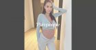 Nabilla enceinte : elle dévoile son (énorme) baby bump en bikini face à Milann, très curieux