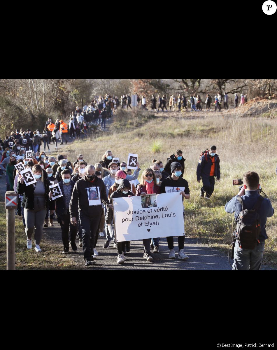 La famille et les proches se sont réunis pour une marche blanche en hommage à Delphine Jubillar, l'infirmière de 33 ans, disparue il y a un an, à Cagnac-les-Mines. Le 19 décembre 2021
