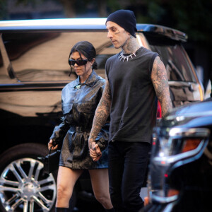 Exclusif - Kourtney Kardashian et son compagnon Travis Barker sont de retou à leur hôtel à New York le 14 octobre 2021.