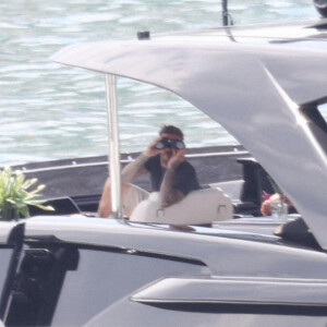 David and Victoria Beckham se relaxent avec leurs amis et leur famille sur leur yacht avant le mariage de leur fils ce week end. Photo by Mavrix/ABACAPRESS.COM
