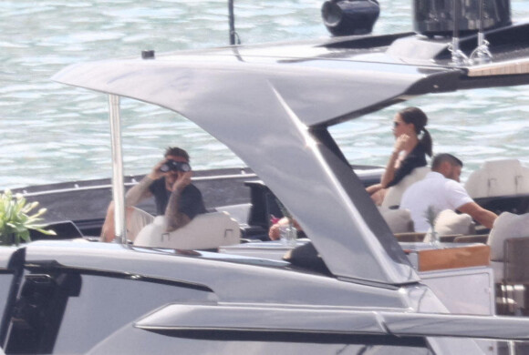 David and Victoria Beckham se relaxent avec leurs amis et leur famille sur leur yacht avant le mariage de leur fils ce week end. Photo by Mavrix/ABACAPRESS.COM