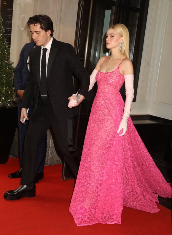 Brooklyn Beckham et sa fiancée Nicola Peltz - Les people à la sortie du Mark Hotel pour se rendre à la soirée du Met Gala (Met Ball) 2021 à New York, le 13 septembre 2021. © Nancy Kaszerman/ZUMA Press Wire/Bestimage 