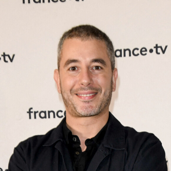 Ali Baddou au photocall de la conférence de presse de France 2 au théâtre Marigny à Paris le 18 juin 2019 © Coadic Guirec / Bestimage