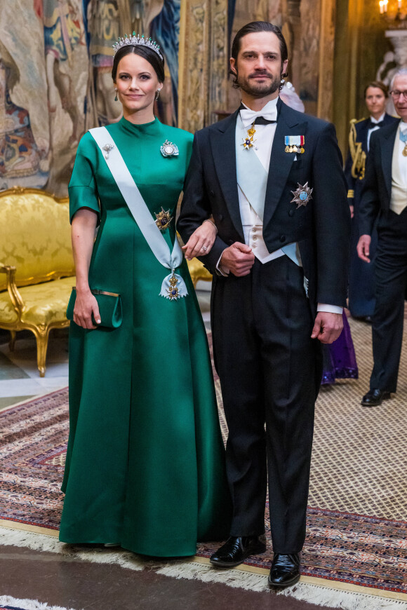 La princesse Sofia et le prince Carl Philip de Suède - La famille royale de Suède lors d'un dîner officiel au Palais Royal à Stockholm. Le 6 avril 2022 