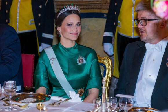 La princesse Sofia - La famille royale de Suède lors d'un dîner officiel au Palais Royal à Stockholm. Le 6 avril 2022 