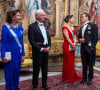 La reine Silvia et le roi Carl Gustav de Suède, la princesse Victoria et le prince Daniel - La famille royale de Suède lors d'un dîner officiel au Palais Royal à Stockholm. Le 6 avril 2022 