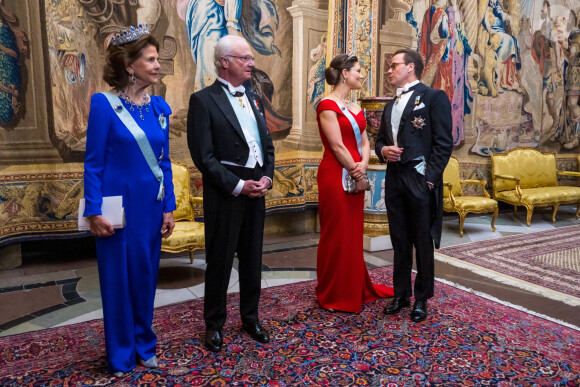 La reine Silvia et le roi Carl Gustav de Suède, la princesse Victoria et le prince Daniel - La famille royale de Suède lors d'un dîner officiel au Palais Royal à Stockholm. Le 6 avril 2022 