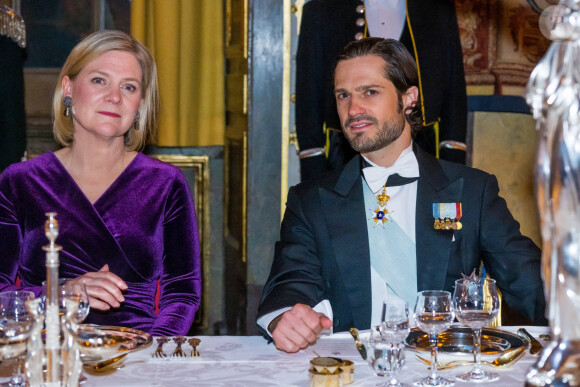 Le prince Carl Philip de Suède - La famille royale de Suède lors d'un dîner officiel au Palais Royal à Stockholm. Le 6 avril 2022 
