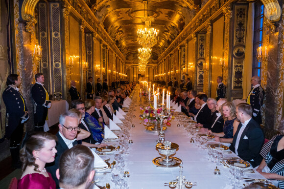 Illustration - La famille royale de Suède lors d'un dîner officiel au Palais Royal à Stockholm. Le 6 avril 2022 