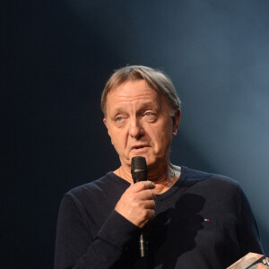 David Séchan remet le Prix Spécial de la Sacem à son frère le chanteur Renaud (Renaud Séchan) - Grand Prix Sacem 2018 à la salle Pleyel à Paris présenté par V. Dedienne, le 10 décembre 2018. © Veeren/Bestimage 