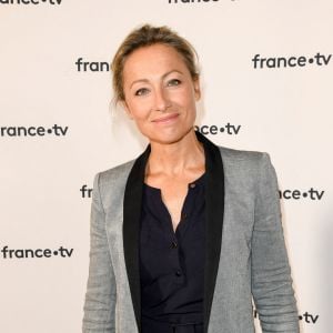 Anne-Sophie Lapix au photocall de la conférence de presse de France 2 au théâtre Marigny à Paris