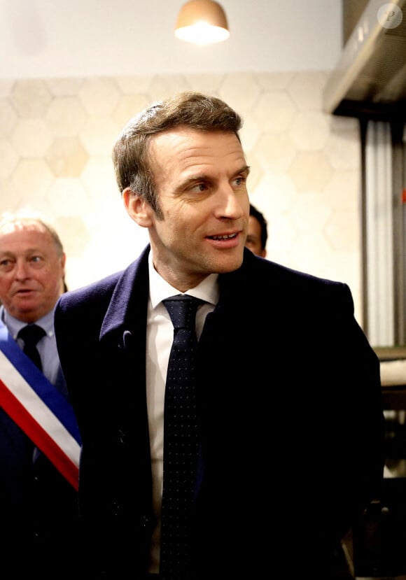 Le président de la République française et candidat du parti centriste La République en marche (LREM) à la réélection, Emmanuel Macron a effectué une visite sur le thême de l'Ecologie à Fouras en Charente-Maritime, France, le 31 mars 2022.