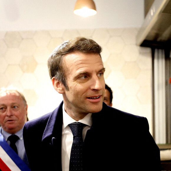 Le président de la République française et candidat du parti centriste La République en marche (LREM) à la réélection, Emmanuel Macron a effectué une visite sur le thême de l'Ecologie à Fouras en Charente-Maritime, France, le 31 mars 2022.