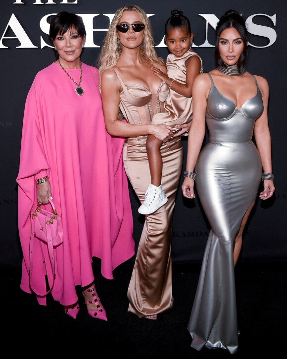 Kris Jenner, Khloe Kardashian, True Thompson, Kim Kardashian à la première de la série HULU "The Kardashians" à Los Angeles, le 7 avril 2022. 