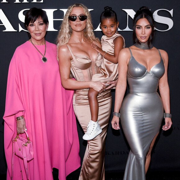 Kris Jenner, Khloe Kardashian, True Thompson, Kim Kardashian à la première de la série HULU "The Kardashians" à Los Angeles, le 7 avril 2022. 