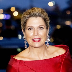 La reine Maxima des Pays-Bas - Le roi et la reine des Pays-Bas à leur arrivée à un concert dans la salle "Muziekgebouw aan het IJ" en l'honneur du président de l'Inde et de sa femme. Le 6 avril 2022 