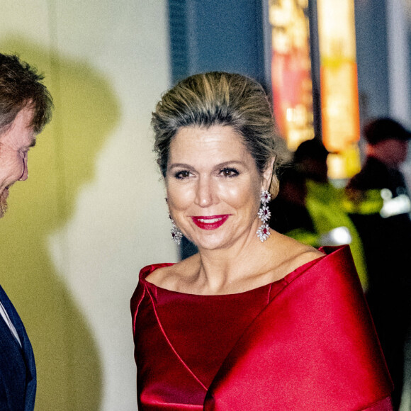 La reine Maxima et le roi Willem-Alexander des Pays-Bas - Le roi et la reine des Pays-Bas à leur arrivée à un concert dans la salle "Muziekgebouw aan het IJ" en l'honneur du président de l'Inde et de sa femme. Le 6 avril 2022 