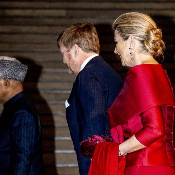 La reine Maxima et le roi Willem-Alexander des Pays-Bas - Le roi et la reine des Pays-Bas à leur arrivée à un concert dans la salle "Muziekgebouw aan het IJ" en l'honneur du président de l'Inde et de sa femme. Le 6 avril 2022 