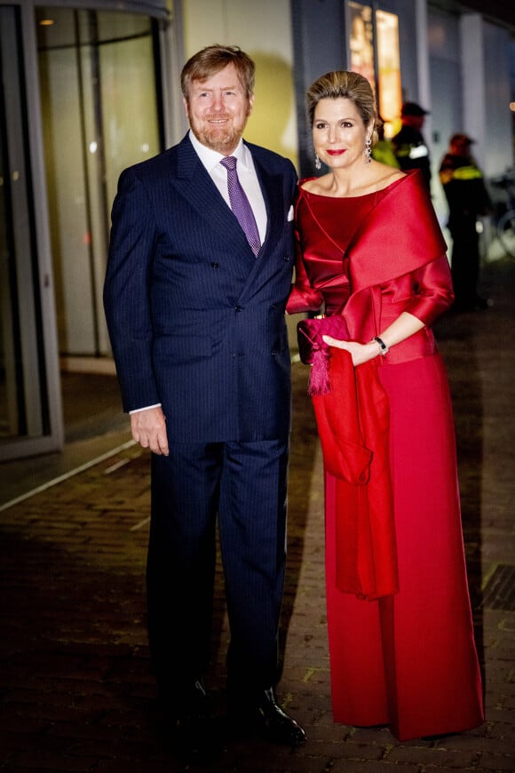 La reine Maxima et le roi Willem-Alexander des Pays-Bas - Le roi et la reine des Pays-Bas à leur arrivée à un concert dans la salle "Muziekgebouw aan het IJ" en l'honneur du président de l'Inde et de sa femme. Le 6 avril 2022 