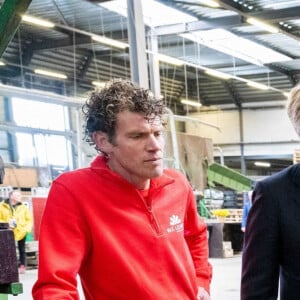 Le roi Willem-Alexander et la reine Maxima des Pays-Bas visitent la région de Bollenstreek, connue pour ses dunes côtières et la culture de bulbes à fleurs, le 7 avril 2022. 