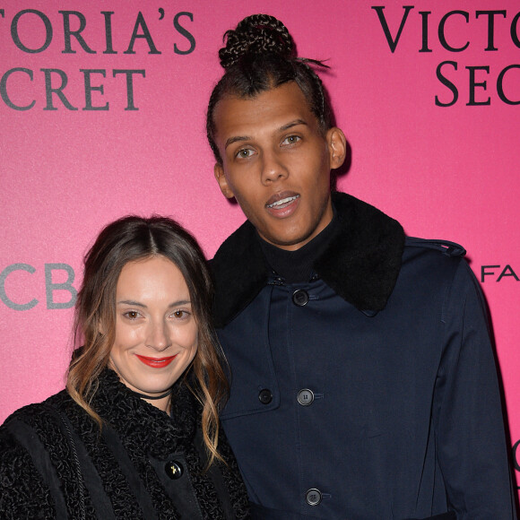 Stromae et sa femme Coralie Barbier lors du photocall du Victoria's Secret Fashion au Grand Palais à Paris. © BOV/Bestimage
