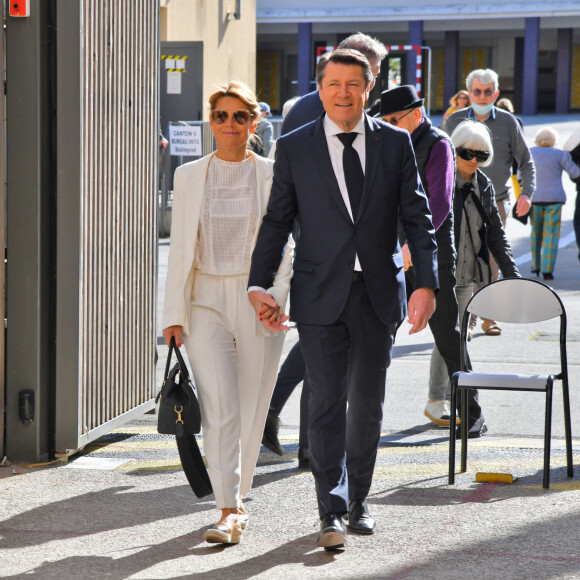 Christian Estrosi a voté en famille, avec sa femme Laura Tenoudji et leur fille Bianca à Nice, le 10 avril 2022. © Bruno Bebert/Bestimage