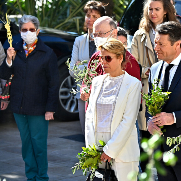 Christian Estrosi et sa femme Laura Tenoudji ont assisté à la messe des Rameaux à l'église du Voeux à Nice, le 10 avril 2022. © Bruno Bebert/Bestimage