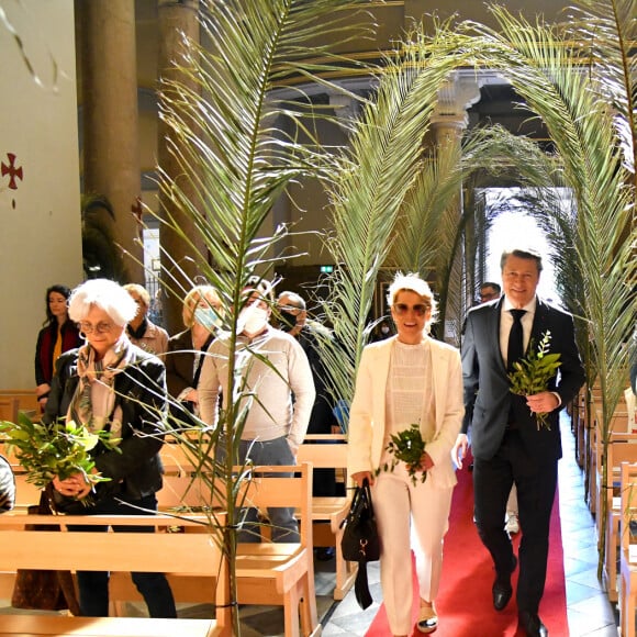 Christian Estrosi et sa femme Laura Tenoudji ont assisté à la messe des Rameaux à l'église du Voeux à Nice, le 10 avril 2022. © Bruno Bebert/Bestimage