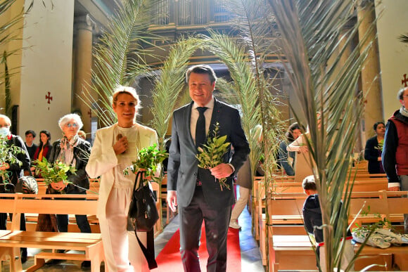Christian Estrosi et sa femme Laura Tenoudji ont assisté à la messe des Rameaux à l'église du Voeux à Nice, le 10 avril 2022. © Bruno Bebert/Bestimage