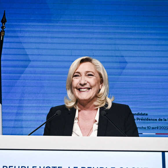 Marine Le Pen leader du Rassemblement National (RN) à son QG lors du premier tour des élections présidentielles, à Paris le 10 avril 2022