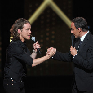 Exclusif - Julien Doré et Nikos Aliagas - Scène - Enregistrement de l'émission "La Chanson de l'année" au Zénith de Paris, le 13 juin 2014.