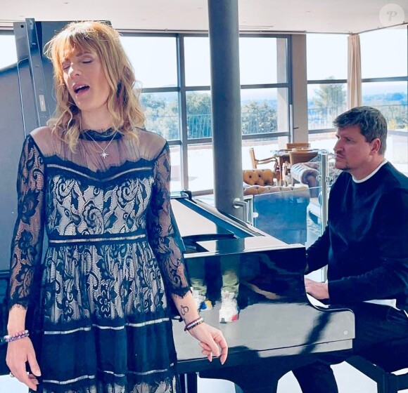 Eve Angeli sur le tournage de son clip "Je sème". Instagram. Le 11 mars 2022.