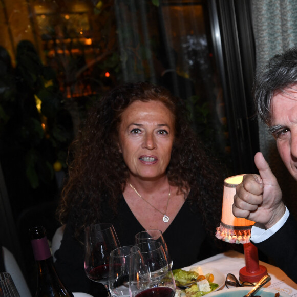 Semi-exclusif - Tex et sa femme Béatrice - Dîner de charité de l'association "La princesse Murat" au restaurant "Les jardins du Presbourg" à Paris le 11 avril 2022. "L'association " La Princesse Murat " est une association à but non lucratif dont l'objet est de promouvoir l'accès à la santé, à l'éducation, à la nutrition et aux premiers secours aux femmes et aux enfants en situation de détresse, d'extrême pauvreté, et de risques sanitaires où que ce soit dans le monde. Elle a également pour vocation de promouvoir le développement durable et l'écologie, indispensables pour garantir que toutes formes d'aide soient durables à long terme.© Rachid Bellak/Bestimage