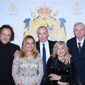 Semi-exclusif - Nicoletta avec son mari Jean-Christophe Molinier, Jean-Claude Jitrois, la princesse Maria del Pilar Murat et le prince Joachim Murat - Dîner de charité de l'association "La princesse Murat" au restaurant "Les jardins du Presbourg" à Paris le 11 avril 2022. "L’association « La Princesse Murat » est une association à but non lucratif dont l’objet est de promouvoir l’accès à la santé, à l’éducation, à la nutrition et aux premiers secours aux femmes et aux enfants en situation de détresse, d’extrême pauvreté, et de risques sanitaires où que ce soit dans le monde. Elle a également pour vocation de promouvoir le développement durable et l'écologie, indispensables pour garantir que toutes formes d'aide soient durables à long terme.© Rachid Bellak/Bestimage