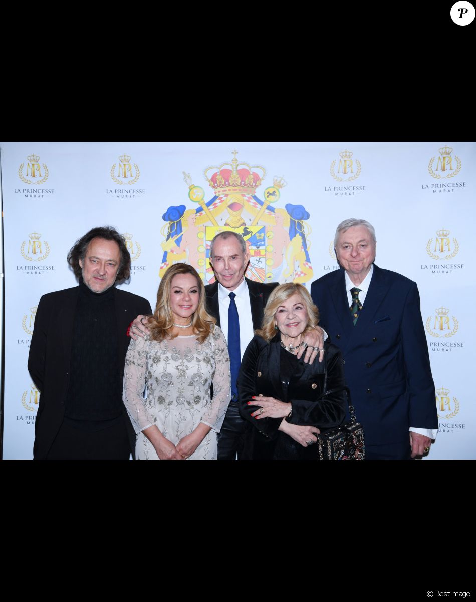 Semi-exclusif - Nicoletta avec son mari Jean-Christophe Molinier, Jean-Claude Jitrois, la princesse Maria del Pilar Murat et le prince Joachim Murat - Dîner de charité de l'association "La princesse Murat" au restaurant "Les jardins du Presbourg" à Paris le 11 avril 2022. "L’association « La Princesse Murat » est une association à but non lucratif dont l’objet est de promouvoir l’accès à la santé, à l’éducation, à la nutrition et aux premiers secours aux femmes et aux enfants en situation de détresse, d’extrême pauvreté, et de risques sanitaires où que ce soit dans le monde. Elle a également pour vocation de promouvoir le développement durable et l'écologie, indispensables pour garantir que toutes formes d'aide soient durables à long terme.© Rachid Bellak/Bestimage