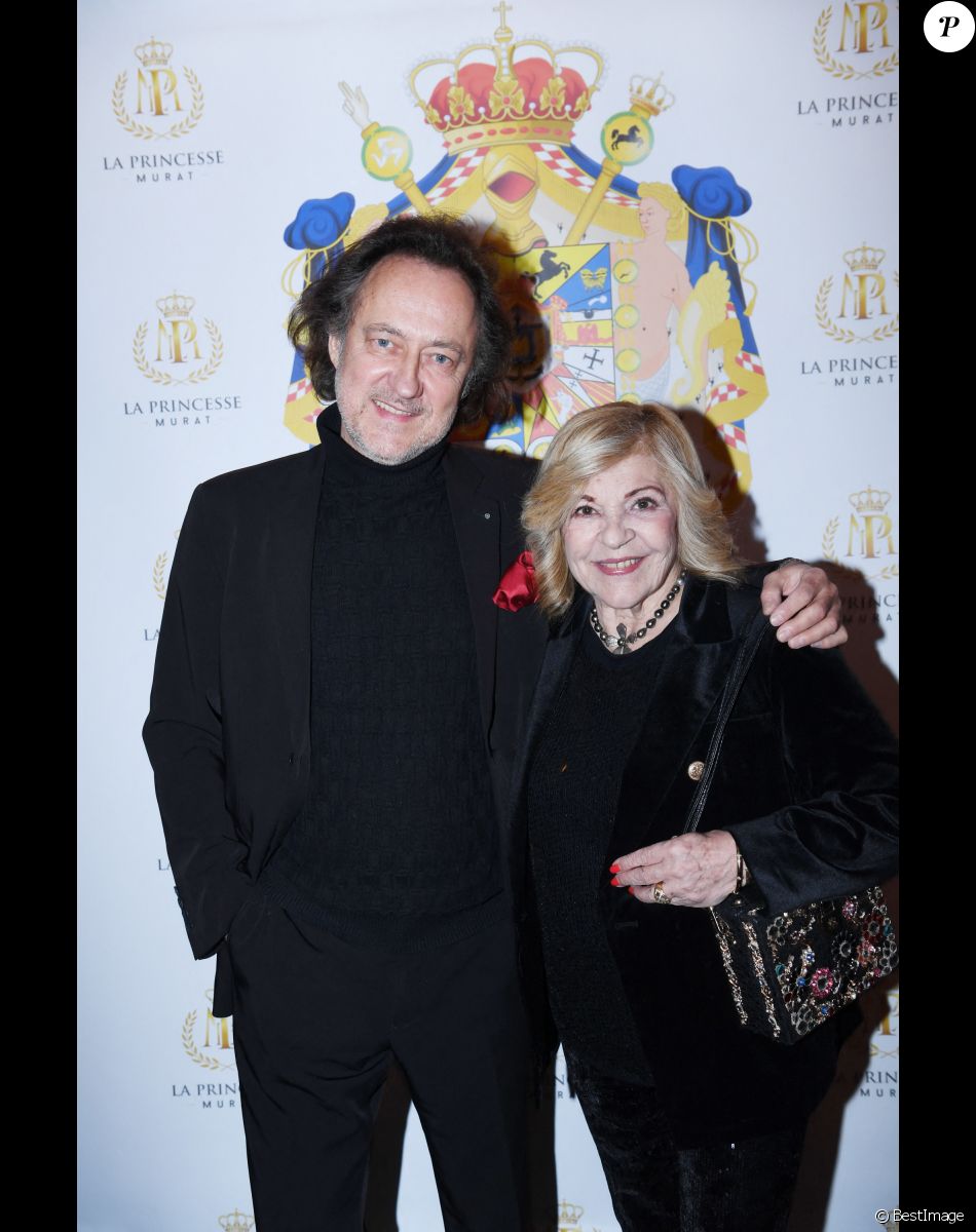 Semi-exclusif - Nicoletta et son mari Jean-Christophe Molinier - Dîner de charité de l'association "La princesse Murat" au restaurant "Les jardins du Presbourg" à Paris le 11 avril 2022. "L’association « La Princesse Murat » est une association à but non lucratif dont l’objet est de promouvoir l’accès à la santé, à l’éducation, à la nutrition et aux premiers secours aux femmes et aux enfants en situation de détresse, d’extrême pauvreté, et de risques sanitaires où que ce soit dans le monde. Elle a également pour vocation de promouvoir le développement durable et l'écologie, indispensables pour garantir que toutes formes d'aide soient durables à long terme.© Rachid Bellak/Bestimage
