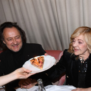 Semi-exclusif - Nicoletta fête son 78ème anniversaire aux côtés de son mari son mari Jean-Christophe Molinier - Dîner de charité de l'association "La princesse Murat" au restaurant "Les jardins du Presbourg" à Paris le 11 avril 2022. "L’association « La Princesse Murat » est une association à but non lucratif dont l’objet est de promouvoir l’accès à la santé, à l’éducation, à la nutrition et aux premiers secours aux femmes et aux enfants en situation de détresse, d’extrême pauvreté, et de risques sanitaires où que ce soit dans le monde. Elle a également pour vocation de promouvoir le développement durable et l'écologie, indispensables pour garantir que toutes formes d'aide soient durables à long terme.© Rachid Bellak/Bestimage