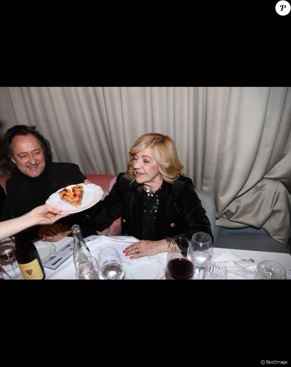 Semi-exclusif - Nicoletta fête son 78ème anniversaire aux côtés de son mari son mari Jean-Christophe Molinier - Dîner de charité de l'association "La princesse Murat" au restaurant "Les jardins du Presbourg" à Paris le 11 avril 2022. "L’association « La Princesse Murat » est une association à but non lucratif dont l’objet est de promouvoir l’accès à la santé, à l’éducation, à la nutrition et aux premiers secours aux femmes et aux enfants en situation de détresse, d’extrême pauvreté, et de risques sanitaires où que ce soit dans le monde. Elle a également pour vocation de promouvoir le développement durable et l'écologie, indispensables pour garantir que toutes formes d'aide soient durables à long terme.© Rachid Bellak/Bestimage