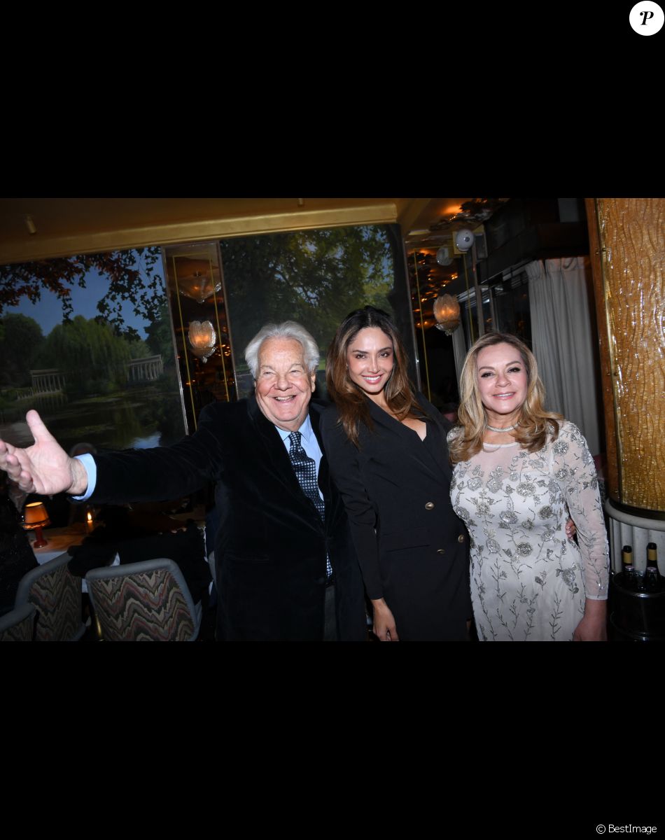 Semi-exclusif - Massimo Gargia, Patricia Contreras, la princesse Maria del Pilar Murat - Dîner de charité de l'association "La princesse Murat" au restaurant "Les jardins du Presbourg" à Paris le 11 avril 2022. "L’association « La Princesse Murat » est une association à but non lucratif dont l’objet est de promouvoir l’accès à la santé, à l’éducation, à la nutrition et aux premiers secours aux femmes et aux enfants en situation de détresse, d’extrême pauvreté, et de risques sanitaires où que ce soit dans le monde. Elle a également pour vocation de promouvoir le développement durable et l'écologie, indispensables pour garantir que toutes formes d'aide soient durables à long terme.© Rachid Bellak/Bestimage