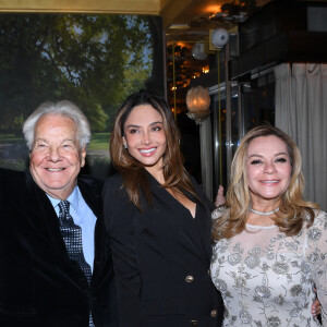 Semi-exclusif - Massimo Gargia, Patricia Contreras, la princesse Maria del Pilar Murat - Dîner de charité de l'association "La princesse Murat" au restaurant "Les jardins du Presbourg" à Paris le 11 avril 2022. "L’association « La Princesse Murat » est une association à but non lucratif dont l’objet est de promouvoir l’accès à la santé, à l’éducation, à la nutrition et aux premiers secours aux femmes et aux enfants en situation de détresse, d’extrême pauvreté, et de risques sanitaires où que ce soit dans le monde. Elle a également pour vocation de promouvoir le développement durable et l'écologie, indispensables pour garantir que toutes formes d'aide soient durables à long terme.© Rachid Bellak/Bestimage