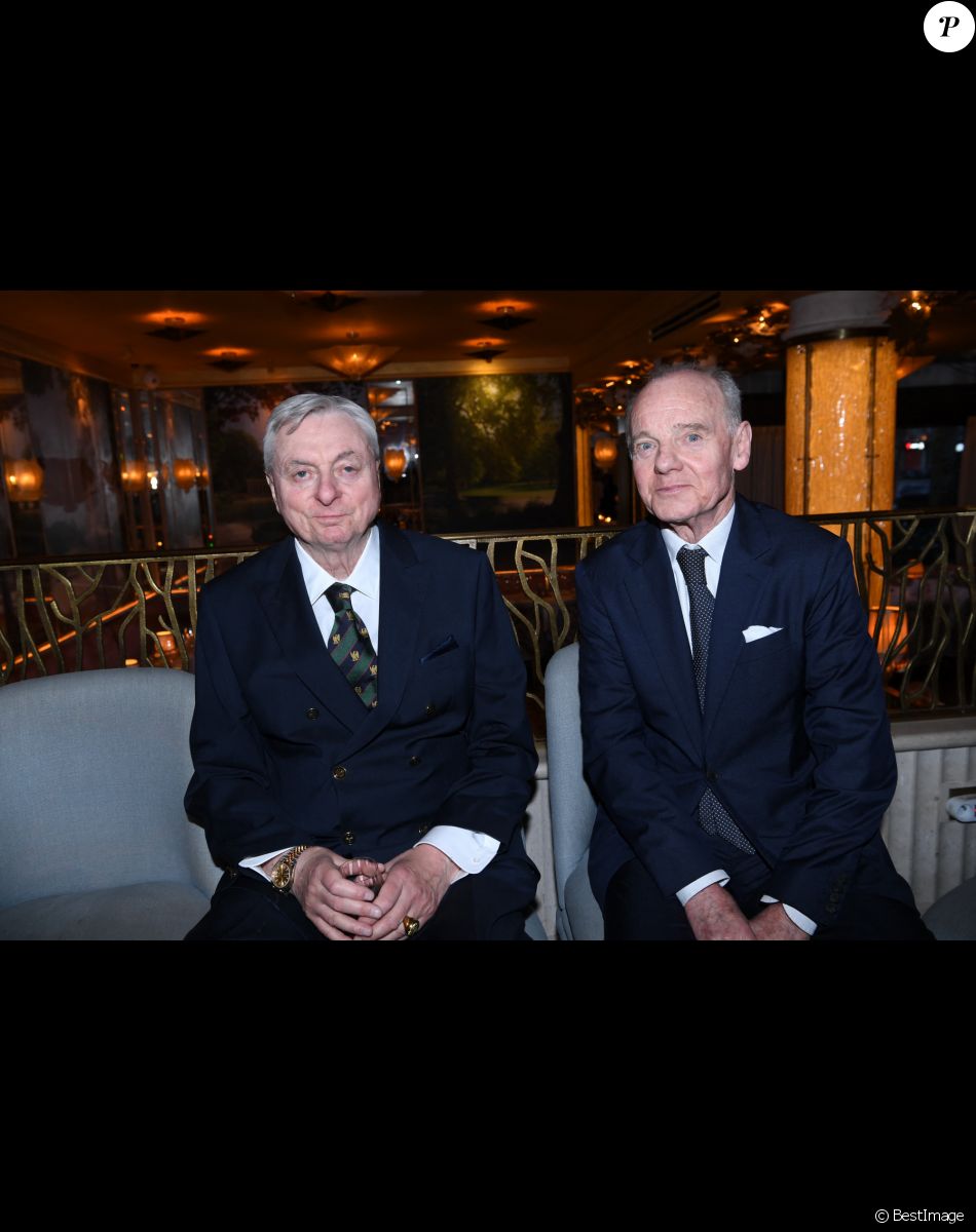 Semi-exclusif - Le prince Joachim Murat, Constantin Mourousy - Dîner de charité de l'association "La princesse Murat" au restaurant "Les jardins du Presbourg" à Paris le 11 avril 2022. "L’association « La Princesse Murat » est une association à but non lucratif dont l’objet est de promouvoir l’accès à la santé, à l’éducation, à la nutrition et aux premiers secours aux femmes et aux enfants en situation de détresse, d’extrême pauvreté, et de risques sanitaires où que ce soit dans le monde. Elle a également pour vocation de promouvoir le développement durable et l'écologie, indispensables pour garantir que toutes formes d'aide soient durables à long terme.© Rachid Bellak/Bestimage